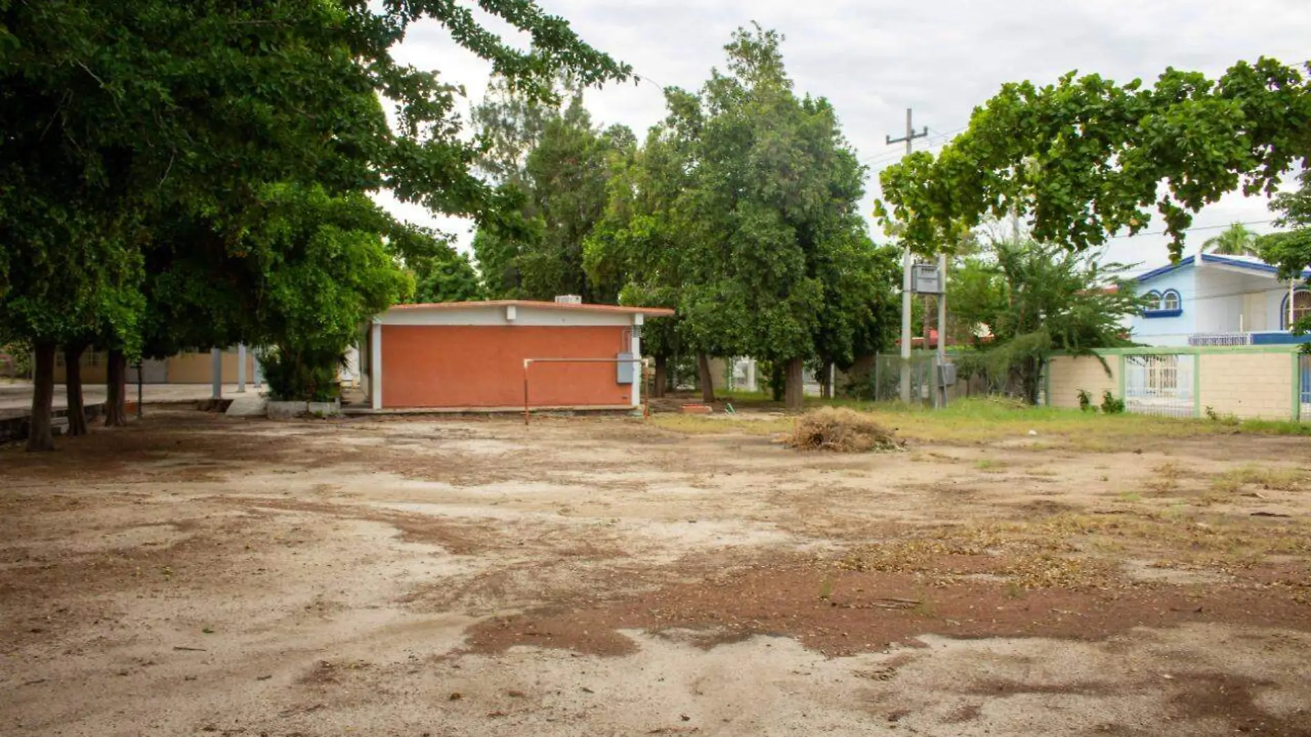 Patio-de-escuela-regreso-a-clases-Plutarco-Elías-Calles